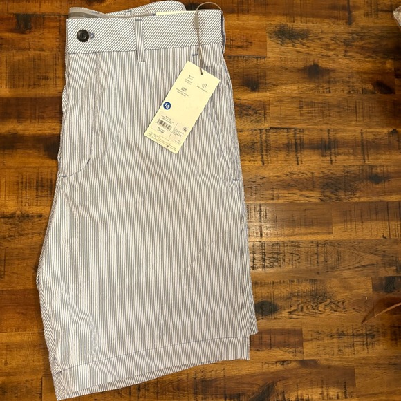 Walter Hagen Mens 30 Seersucker Golf Shorts Clubhouse Blue White Striped - Picture 1 of 7